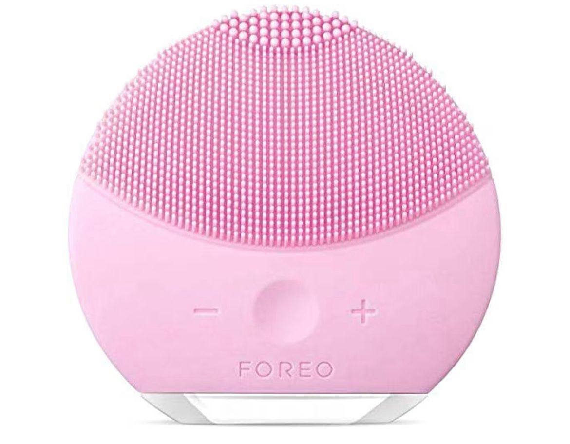 Foreo Facial Cleansing Device – Deep Skin Cleansing & Massage Brush